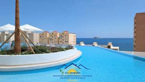 a swimming pool with the ocean in the background at Nini Sunset Sailor Luxury Apartment in Benidorm