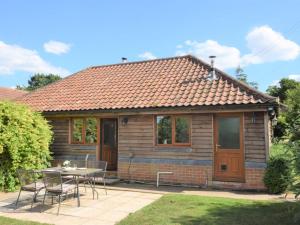 a small house with a table in front of it at 2 Bed in Norwich oc-64075 in East Harling