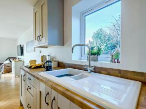 a kitchen with a sink and a window at 3 Bed in Spilsby oc-91142 in Skendleby +22 photos