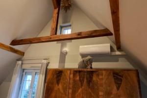 a room with a ceiling with wooden beams at House MayFa in Riedseltz +55 photos