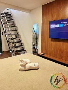 a room with a bed and a tv on a wall at Mares Cabo Branco 507 in Tambaú