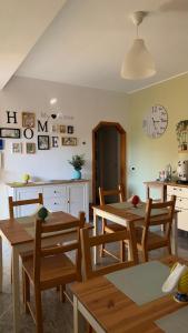 a kitchen and dining room with wooden tables and chairs at A Casa di Giù B&B in Syracuse
