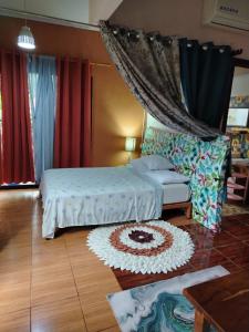 a bedroom with two beds and a rug on the floor at Casa Sol in Sarapiquí