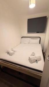 a bedroom with a bed with towels on it at Spacious Glasgow Group Stay in Glasgow