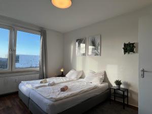 a bedroom with a white bed with a large window at 3BR-Innenstadt-WIFI-Parking in Bremerhaven