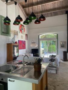 a kitchen with a sink and a counter top at Chic trainstation in Pomas