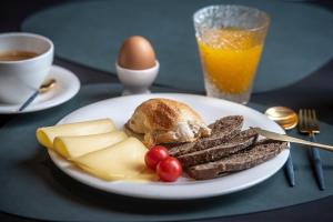 a plate of food with bread and cheese and eggs at Burgschelde 61 in Oudenaarde