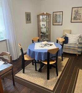 a dining room with a blue table and chairs at Ferienwohnung Sörensen -Schleswig in Schleswig
