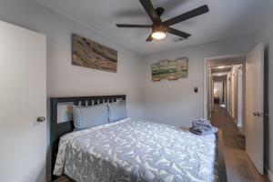 a bedroom with a bed and a ceiling fan at Modern 4 Bedroom home with large, fenced backyard, Pet friendly - 20 mins to DFW Airport in Flower Mound