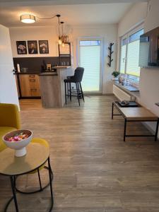 a living room with a kitchen and a dining room at Pro Home FeWo Hiddenhausen in Hiddenhausen +6 photos