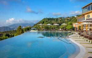 O vedere generală la munți sau o vedere la munte luată de la acest hotel