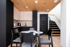 a kitchen and dining room with a table and chairs at Aurora Paradise Levi Iglu in Levi