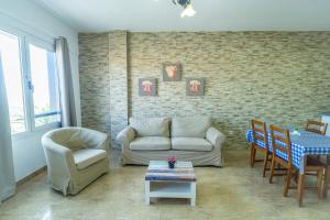 a living room with a couch and chairs and a table at Edificio Prieto VIV 2A in Puerto del Rosario