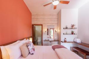 a bedroom with a bed and a ceiling fan at Pousada Rávis - Café e Descanso in Sabará +35 photos