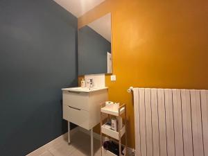 a bathroom with a sink and a mirror at Gite de la Moulette in Bergerac