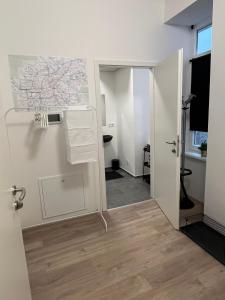 a room with a door with a map on the wall at 2 Minunten neben kaiserlichem Park, Zentrumnähe in Vienna +76 photos