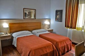 Postel nebo postele na pokoji v ubytování Hotel Dover