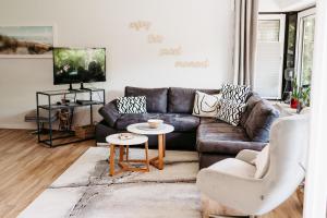 a living room with a couch and a table at HOME AM SEE Ferienwohnung in Möhnesee