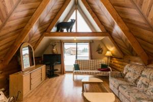 a living room with a cat sitting on top of a roof at The Papa Bear Cabin - Bear Creek Cabins in Winfield