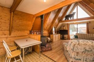 a living room with a fireplace in a log cabin at The Papa Bear Cabin - Bear Creek Cabins in Winfield