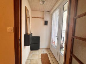 a hallway with a door leading to a room at L'écrin de Cambrai - Appt 40 m² centre Cambrai in Cambrai