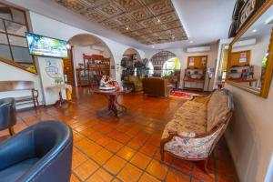 a living room with a couch and a table at Hotel Mariscal Robledo in Santa Fe de Antioquia +71 photos