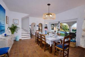 a dining room with a table and chairs at Villa El Capricho in Mijas