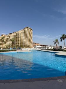 a large swimming pool in front of a hotel at بورتو سخنه in Ain Sokhna