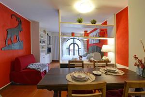 a living room with a table and a red wall at Maison Clocher in Pré-Saint-Didier