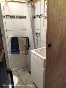 a bathroom with a shower and a toilet and a sink at Mini casa a 30 mt dalla spiaggia in Catania