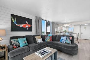 a living room with a couch and a table at SunDestin Resort Unit 1018 in Destin +81 photos