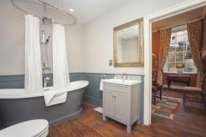 a bathroom with a tub and a sink and a toilet at 1 Bed in Bath oc-bhr34 in Bath +10 photos