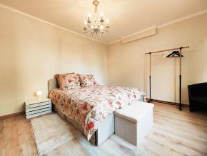 a bedroom with a bed and a chandelier at Le repère des amis - 4 pers - proche tram - parking gratuit - babyfoot in Lingolsheim