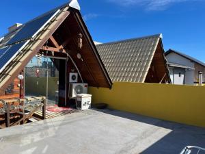 a house being constructed with a pitched roof at Canto Gira Sol - Estúdio Borboleta in Penha