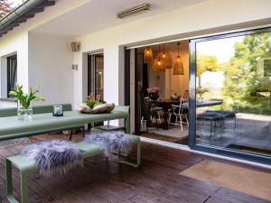 a patio with a table and chairs and a dining room at N7Quartier in Bad Münstereifel