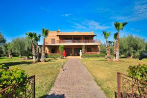 a house with a brick walkway in front of it at Maison safou in Marrakesh