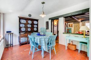a dining room with a blue table and chairs at 2 Bed in Southwold oc-hdanby in Southwold +4 photos