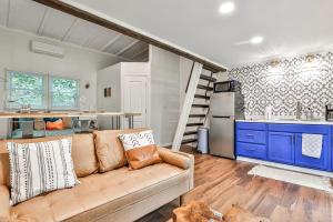 a living room with a couch and a kitchen at The Moon Loft in Atlanta
