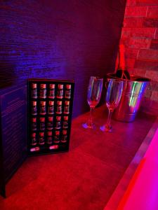 two wine glasses and a crate of wine bottles at Fifty shades in Bisaccia