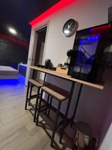a room with a desk with a television and a stool at Fifty shades in Bisaccia