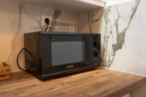 a microwave sitting on top of a counter at Yassam -Le Studio 301 in Saint-Brieuc +16 photos