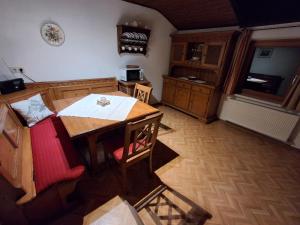 an overhead view of a kitchen with a table and chairs at Gästehaus Gapp in Wildermieming