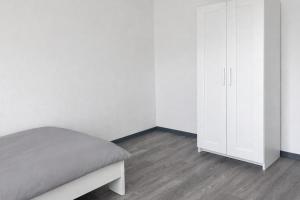 a bedroom with a bed and a white cabinet at Monteur- und Ferienunterkunft Waghäusel in Waghäusel +1 photo