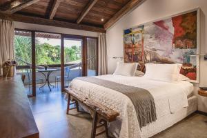 a bedroom with a large bed and a balcony at Hotel Canto das Águas - Roteiro de Charme in Lençóis +50 photos