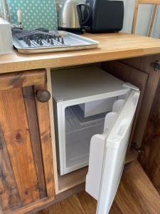 a microwave oven in a kitchen under a counter at Tor Royal Farm House in Princetown +36 photos