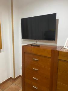 a flat screen tv sitting on top of a dresser at El palacio de Juana in Tordesillas