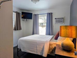 a bedroom with a bed and a window at Scotty's Motel in Munising