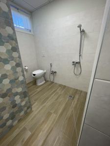 a bathroom with a shower and a toilet in it at Mama Lidia in Creazzo