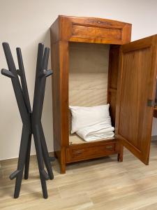 a small room with a small bed with a pillow at Mama Lidia in Creazzo