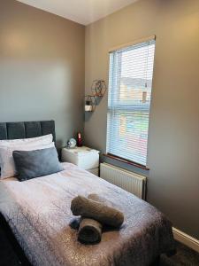 a bedroom with a bed with a towel on it at House in Hemingfield, Ideal for Contractors and Long Stays in Wombwell